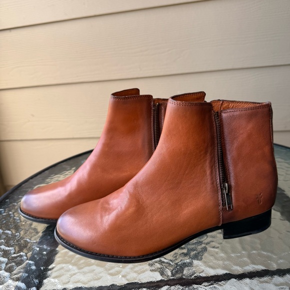 Frye Carly Double Zip Leather Ankle Boot- 9.5 - Picture 9 of 9